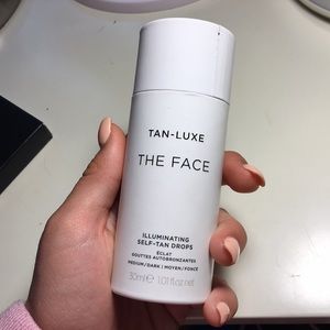 TAN-LUXE ILLUMINATING SELF TAN DROPS.